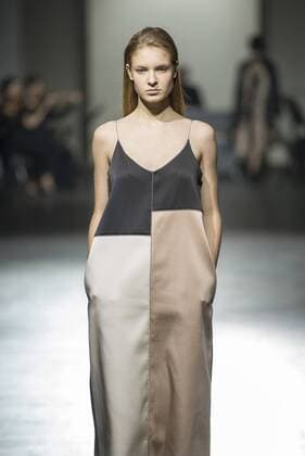 (151107) -- TBILISI, Nov. 7, 2015 -- A model presents a creation of Tamuna Ingorokva during the Mercedes Benz Fashion Week in Tbilisi, capital of Georgia, on Nov. 7, 2015. ) GEORGIA-TBILISI-FASHION WEEK GiorgixInduashvili 