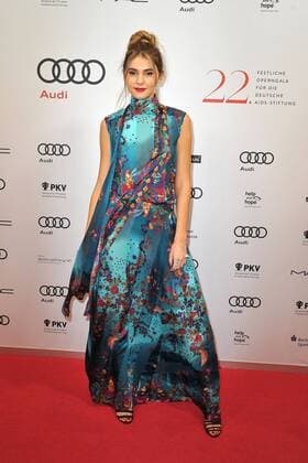 Stefanie Giesinger bei der Festlichen Operngala am 7.11.2015 in Berlin 22. Festliche Opergala in Berlin, 2015 