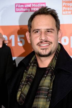 Schauspieler Moritz Bleibtreu posiert am 09.11.2015 in Köln vor der Verleihung des Kino Programm Preis NRW.