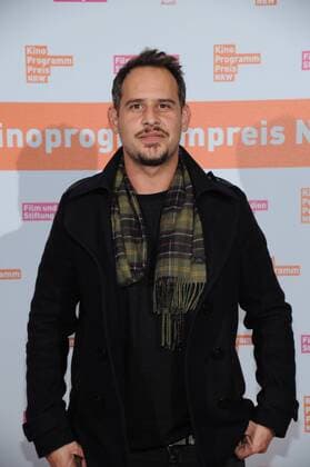 Schauspieler Moritz Bleibtreu posiert am 09.11.2015 in Köln vor der Verleihung des Kino Programm Preis NRW.