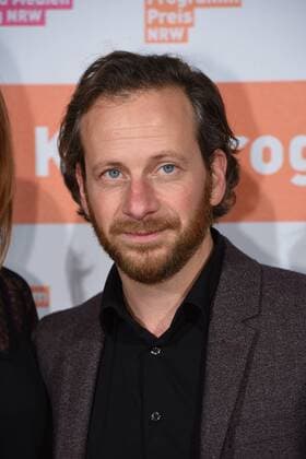 die Schauspieler Claudia Eisinger und Florian Busch posieren am 09.11.2015 in Köln vor der Verleihung des Kino Programm Preis NRW.