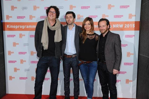 Produzent Jonas Weydemann, Regisseur Paul Florian Müller, l-r, und die Schauspieler Claudia Eisinger und Florian Busch posieren am 09.11.2015 in Köln vor der Verleihung des Kino Programm Preis NRW.