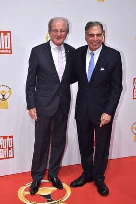 Wolfgang Reitzle und Ratan Tata bei der Das Goldene Lenkrad 2015 Verleihung am 10.11.2015 in Berlin Goldenes Lenkrad 2015 Verleihung in Berlin 