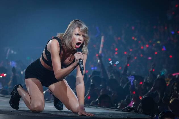 SHANGHAI, CHINA - NOVEMBER 10: (CHINA OUT) Taylor Swift performs live on stage during the 1989 World Tour Live at Mercedes-Benz Arena on November 10, 2015 in Shanghai, China.  CFP475675568