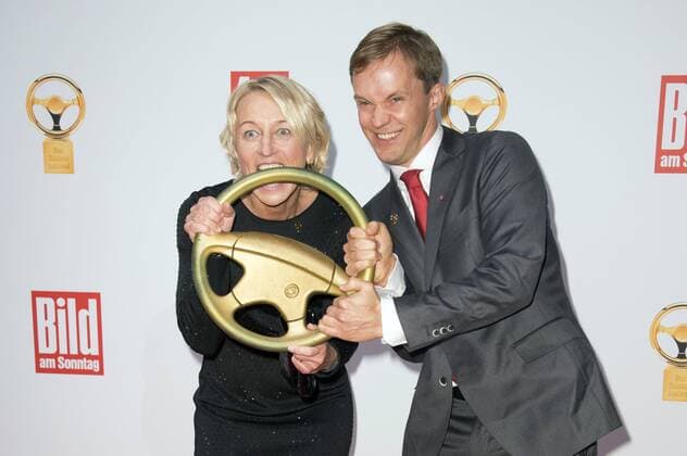 Isolde Holderied und Mattias Ekström bei der Verleihung des Goldenen Lenkrads 2015 im Berliner Axel-Springer-Haus. Berlin, 10.11.2015 Foto:xFredericx xFuturexImage