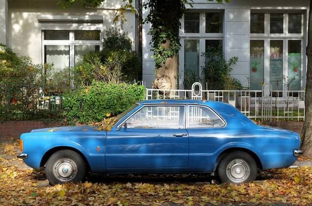Ford Berlin Straßenszene Strassenszene Verkehr Ford Taunus Youngtimer Vintage Car Stadtleben Kreuzberg Mobilitaet Mobilität Herbstlaub 24.10.2015