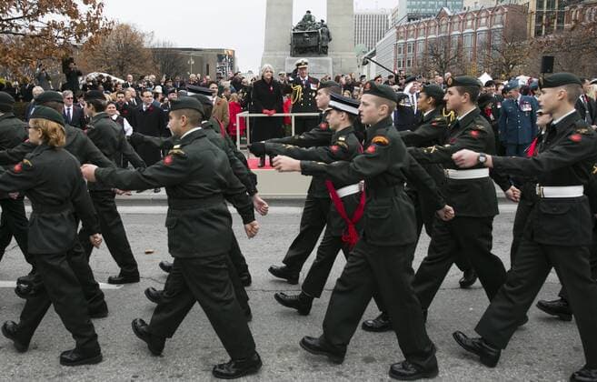 (151111) -- OTTAWA, Nov. 11, 2015 -- People take part in Remembrance Day ceremonies at the National War Memorial in Ottawa, Canada, Nov. 11, 2015. ) CANADA-OTTAWA-REMEMBERANCE DAY ChrisxRoussakis 
