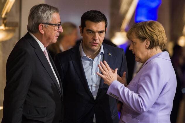 - VALLETTA, MALTA: European Commision President Jean-Claude Juncker, Greece Prime Minister Alexis Tsipras and German Chancellor Angela Merkel pictured on the second day of a Summit of African and European government leaders on the migration crisis, Thursday 12 November 2015 in Valletta, Malta.  LAURIExDIEFFEMBACQ 04738605 Flüchtlingskrise: EU-Afrika-Gipfel auf Malta