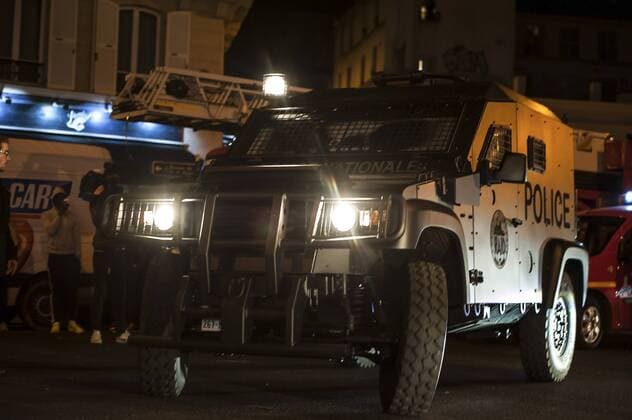 Nov. 14, 2015 - An armoured police vehicle near the Bataclan Concert Hall during the siege in which more than 150 people are feared dead in multiple attacks on the French capital.  - ZUMAl94_ Terroranschläge in Paris - Musikclub Bataclan