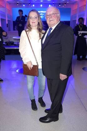 Norbert Blüm mit seiner Enkelin Franka Weckner bei der Verleihung des 17. Medienpreises der Kindernothilfe im DRIVE Volkwagen Forum. Berlin, 13.11.2015 Foto:xFredericx xFuturexImage
