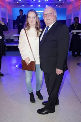 Norbert Blüm mit seiner Enkelin Franka Weckner bei der Verleihung des 17. Medienpreises der Kindernothilfe im DRIVE Volkwagen Forum. Berlin, 13.11.2015 Foto:xFredericx xFuturexImage
