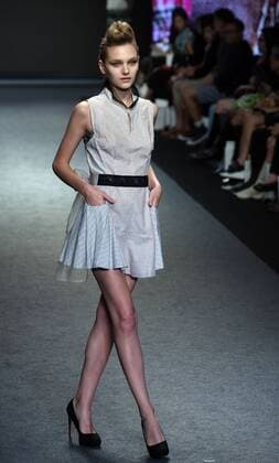 (151115) -- TAIPEI, Nov. 14, 2015 -- A model presents a creation by designer Hsu Yen-lin during a fashion show in Taipei, southeast China s Taiwan, Nov. 14, 2015. ) (ry) CHINA-TAIPEI-FASHION SHOW (CN) WuxChing-teng  Modenschau in Taipeh