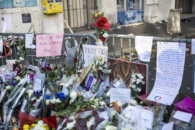 BATACLAN 15 11 2015 Gedenken an die Opfer der Terroranschläge in Paris - 15 11 2015 PierreCharlier Panoramic 