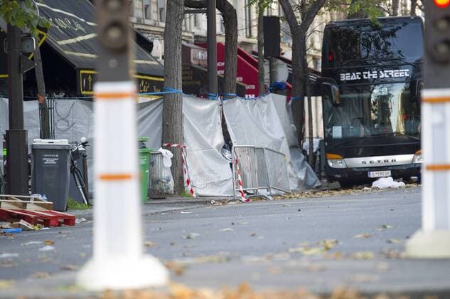 BATACLAN 15 11 2015 Gedenken an die Opfer der Terroranschläge in Paris - 15 11 2015 PierreCharlier Panoramic 