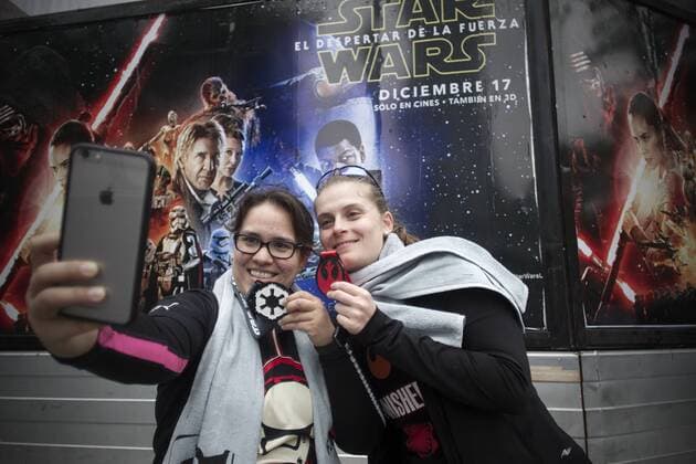 MEXICO CITY -- People pose in the race Star Wars Run , in Mexico City, capital of Mexico, on Nov. 15, 2015. According to local press, about 15,000 people, some dressed as characters of Star Wars, took part in the race under two categories, 7 and 21 kilometers, in addition to the Jedi Challenge which consisted of 21+7km. Alejandro Ayala) (vf) (fnc) (SP)MEXICO-MEXICO CITY-ATHLETICS-RACE e AlejandroxAyala