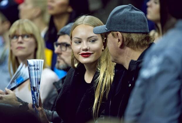 Basketball Berlin 15.11.2015 Mercedes Benz Arena Beko-BBL 1. Bundesliga Saison 2015 2016 Alba Berlin - FC Bayern Muenchen Schauspieler Uwe OCHSENKNECHT mit Tochter Cheyenne Sarannah OCHSENKNECHT