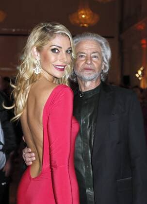 Anika Gassner, Dr. Hermann Buehlbecker bei der Exclusiven Vernissage des LAMBERTZ FINE ART Kalenders 2016 - La Dolce Vita im Hotel de Rome, Berlin. 17.11.2015
