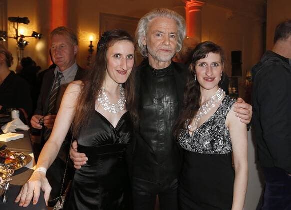 Daniela Reichert, Dr. Hermann Buehlbecker, Melanie Reichert bei der Exclusiven Vernissage des LAMBERTZ FINE ART Kalenders 2016 - La Dolce Vita im Hotel de Rome, Berlin. 17.11.2015