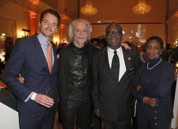 Dr. Christoph Hahn (Designierter Honorarkonsul Cote D Ivoir in Bayern), Dr. Hermann Buehlbecker, S.E. Isaac Bile-Hamilton Ã„(Botschafter CoteD Ivoire), Felicite Bomi bei der Exclusiven Vernissage des LAMBERTZ FINE ART Kalenders 2016 - La Dolce Vita im Hotel de Rome, Berlin. 17.11.2015