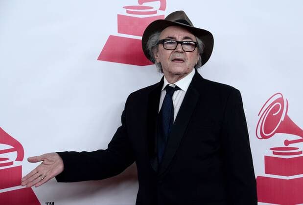 Musician Gato Barbieri arrives for the Latin Recording Academy Person of the Year tribute to Brazilian singer songwriter Roberto Carlos at the Mandalay Bay Convention Center in Las Vegas, Nevada on November 18, 2015.  LAV2015111876 JIMxRUYMEN