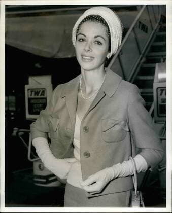 1959 - Idlewild Airport, N.Y., May 19 - Beautiful English Star Of Movies And Television, Dana Wynter, Brightens The Airport Scene On Her Arrival From Los Angeles Via Twa Super-G Constellation. She s In Town To Appear As A Panelist On The Tv Show To Tell The Truth Tomorrow Evening. Miss Wynter Will Return To The Coast After The Telecast. New York U.S. - ZUMAk09_