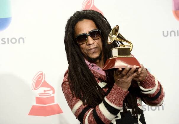 Tego Calderon poses in the pressroom with the award for Best Urban Music Album for El Que Sabe, Sabe during the 16th Annual Latin Grammy Awards at the MGM Grand Garden Arena in Las Vegas, Nevada on November 19, 2015.  LAV20151119554 JIMxRUYMEN