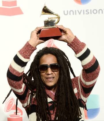 Tego Calderon poses in the pressroom with the award for Best Urban Music Album for El Que Sabe, Sabe during the 16th Annual Latin Grammy Awards at the MGM Grand Garden Arena in Las Vegas, Nevada on November 19, 2015.  LAV20151119555 JIMxRUYMEN