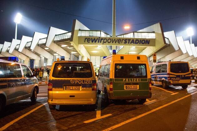 Bochum Polizeiwagen vor dem Rewirpower Stadion VfL Bochum vs 1. FC Union Berlin, Fussball, 2. Bundesliga, 20.11.2015, Copyright: Schülerx xEibner-Pressefoto EP_jse