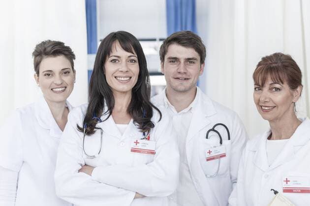 Model Released: Ärzte im Krankenhaus Portrait of smiling doctors and nurses in hospital model released Symbolfoto property released  ZEF007269