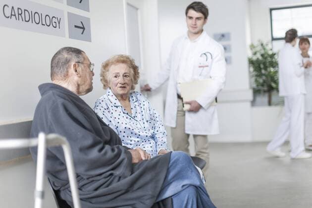Model Released: Senioren im Krankenhaus Elderly patients waiting in hospital model released Symbolfoto property released  ZEF007286