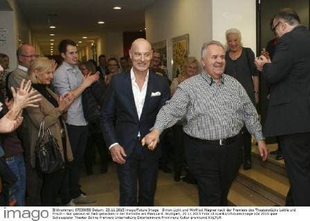 Simon Licht und Winfried Wagner nach der Premiere des Theaterstücks Laible und Frisch - Gut geklaut ist halb gebacken in der Komödie am Marquard. Stuttgart, 20.11.2015 Foto:xJ.xLenkx xFuturexImage