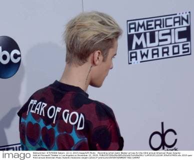 Recording artist Justin Bieber arrives for the 43rd annual American Music Awards held at Microsoft Theater in Los Angeles on November 22, 2015.  LAP20151122100 JIMxRUYMEN