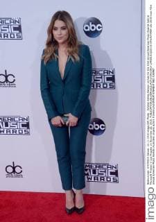 Actress Ashley Benson arrives for the 43rd annual American Music Awards held at Microsoft Theater in Los Angeles on November 22, 2015.  LAP20151122119 JIMxRUYMEN