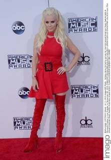 Actress Jenny McCarthy arrives for the 43rd annual American Music Awards held at Microsoft Theater in Los Angeles on November 22, 2015.  LAP20151122125 JIMxRUYMEN