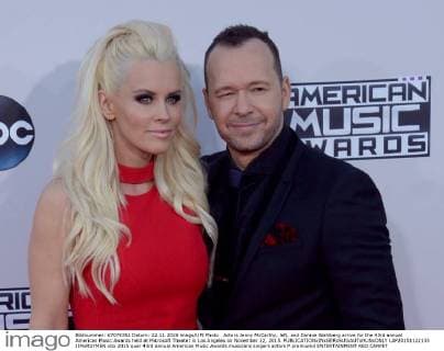 Actors Jenny McCarthy, left, and Donnie Wahlberg arrive for the 43rd annual American Music Awards held at Microsoft Theater in Los Angeles on November 22, 2015.  LAP20151122133 JIMxRUYMEN