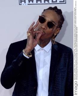 Recording artist Wiz Khalifa arrives for the 43rd annual American Music Awards held at Microsoft Theater in Los Angeles on November 22, 2015.  LAP20151122187 JIMxRUYMEN