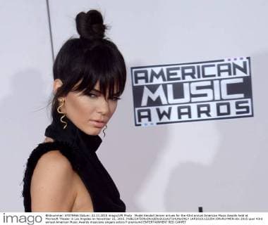 Model Kendall Jenner arrives for the 43rd annual American Music Awards held at Microsoft Theater in Los Angeles on November 22, 2015.  LAP20151122204 JIMxRUYMEN