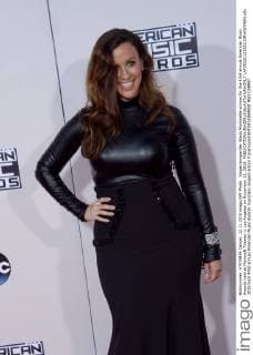 Singer songwriter Alanis Morissette arrives for the 43rd annual American Music Awards held at Microsoft Theater in Los Angeles on November 22, 2015.  LAP20151122222 JIMxRUYMEN