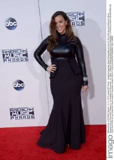 Singer songwriter Alanis Morissette arrives for the 43rd annual American Music Awards held at Microsoft Theater in Los Angeles on November 22, 2015.  LAP20151122223 JIMxRUYMEN