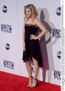 Actress Chloe Grace Moritz arrives for the 43rd annual American Music Awards held at Microsoft Theater in Los Angeles on November 22, 2015.  LAP20151122229 JIMxRUYMEN