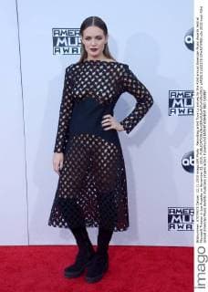 Recording artist Tove Lo arrives for the 43rd annual American Music Awards held at Microsoft Theater in Los Angeles on November 22, 2015.  LAP20151122278 JIMxRUYMEN