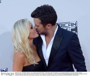 Recording artist Luke Bryan (L) and Caroline Boyer arrive for the 43rd annual American Music Awards held at Microsoft Theater in Los Angeles on November 22, 2015.  LAP20151122305 JIMxRUYMEN