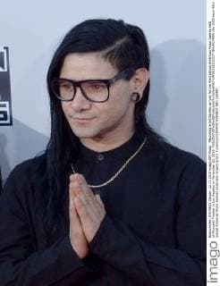 Recording artist Skrillex arrives for the 43rd annual American Music Awards held at Microsoft Theater in Los Angeles on November 22, 2015.  LAP20151122317 JIMxRUYMEN
