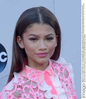 Singer Zendaya arrives for the 43rd annual American Music Awards held at Microsoft Theater in Los Angeles on November 22, 2015.  LAP20151122330 JIMxRUYMEN
