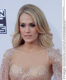 Recording artist Carrie Underwood arrives for the 43rd annual American Music Awards held at Microsoft Theater in Los Angeles on November 22, 2015.  LAP2015112236 JIMxRUYMEN