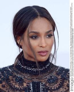 Recording artist Ciara arrives for the 43rd annual American Music Awards held at Microsoft Theater in Los Angeles on November 22, 2015.  LAP2015112258 JIMxRUYMEN
