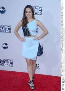 Actress Hayley Orrantia arrives for the 43rd annual American Music Awards held at Microsoft Theater in Los Angeles on November 22, 2015.  LAP20151122484 JIMxRUYMEN