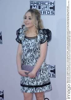 Actress Sabrina Carpenter arrives for the 43rd annual American Music Awards held at Microsoft Theater in Los Angeles on November 22, 2015.  LAP20151122488 JIMxRUYMEN