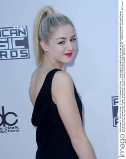 TV personality Chloe Lukasiak arrives for the 43rd annual American Music Awards held at Microsoft Theater in Los Angeles on November 22, 2015.  LAP20151122500 JIMxRUYMEN