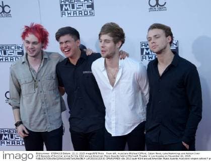 From left, musicians Michael Clifford, Calum Hood, Luke Hemmings and Ashton Irwin of 5 Seconds of Summer arrive for the 43rd annual American Music Awards held at Microsoft Theater in Los Angeles on November 22, 2015.  LAP20151122530 JIMxRUYMEN